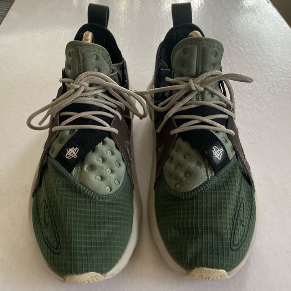 NIKE Huarache Type Olive Green Bone Men’s Sneakers BQ5102-300 Size 10